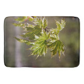 かわいい緑のカエデの枝葉小 バスマット (正面)