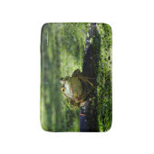 かわいい緑のカエルがホースにポーズをとる バスマット (正面縦)