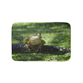 かわいい緑のカエルがホースにポーズをとる バスマット (正面)
