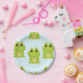 かわいい緑のカエルが青に ペーパープレート (パーティー)