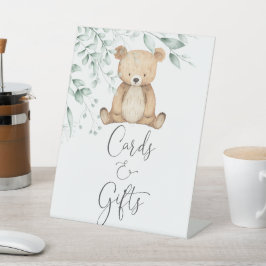 かわいい緑のクマのミニマリストカードとギフト 台座サイン