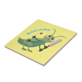 かわいい緑のクリケット昆虫漫画イラストレーション タイル (側面)