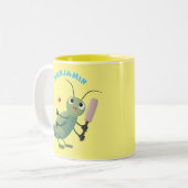 かわいい緑のクリケット昆虫漫画イラストレーション ツートーンマグカップ (正面左)