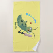 かわいい緑のクリケット昆虫漫画イラストレーション ビーチタオル (正面)