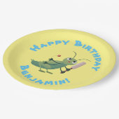 かわいい緑のクリケット昆虫漫画イラストレーション ペーパープレート (アングル)