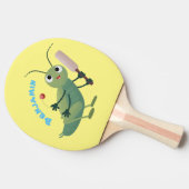 かわいい緑のクリケット昆虫漫画イラストレーション 卓球ラケット (横)