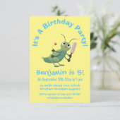 かわいい緑のクリケット昆虫漫画イラストレーション 招待状 (スタンド正面)