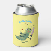 かわいい緑のクリケット昆虫漫画イラストレーション 缶クーラー (缶正面)