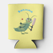 かわいい緑のクリケット昆虫漫画イラストレーション 缶クーラー (正面)