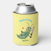 かわいい緑のクリケット昆虫漫画イラストレーション 缶クーラー (缶裏面)