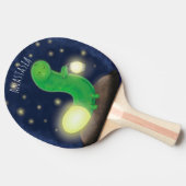 かわいい緑のグローの虫の漫画イラストレーション 卓球ラケット (横)