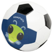 かわいい緑のグローブバグ蛍の漫画イラストレーション サッカーボール (3/4)