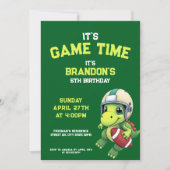 かわいい緑のサッカープレーヤー恐竜の子供の誕生日 招待状 (正面)