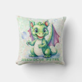 かわいい緑のドラゴンと泡の男の子カスタムプレゼント クッション (正面)