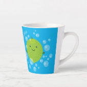 かわいい緑のライムの泡の漫画イラスト カフェラテマグ (右)