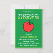 かわいい緑の子どもたち幼稚園卒業