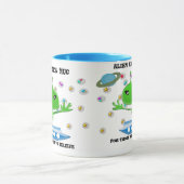 かわいい緑の宇宙エイリアンと宇宙船 マグカップ (中央)