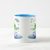 かわいい緑の宇宙エイリアンと宇宙船 マグカップ (中央)