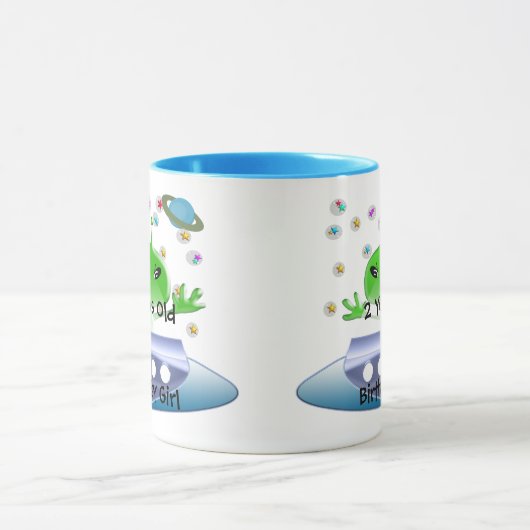 かわいい緑の宇宙エイリアンと宇宙船 マグカップ (中央)