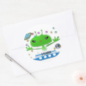 かわいい緑の宇宙エイリアンと宇宙船 ラウンドシール (封筒)