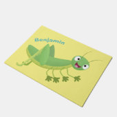 かわいい緑の幸せバッタ漫画 ドアマット (アングル)