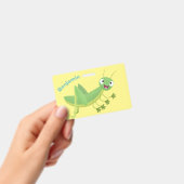 かわいい緑の幸せバッタ漫画 バッジ (手持ち)