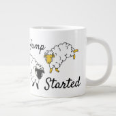 かわいい羊ジャンプ「コーヒーが飛び出す」 ジャンボコーヒーマグカップ (右)