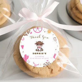 かわいい聖い牛のハイランド牛の誕生日 ラウンドシール