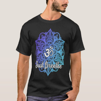 かわいい聖なるタトゥーデザイン ヨガ呼吸曼荼羅 Tシャツ