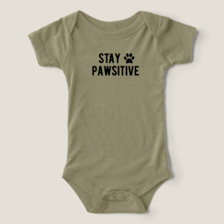 かわいい肉球のオリーブグリーンのベビー服 Stay Pawsitive