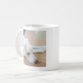 かわいい良いドギー赤い襟を着て コーヒーマグカップ (正面左)