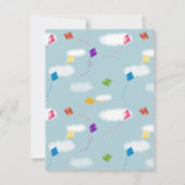 かわいい色とりどりの飛行する凧 子供向け柄 ノートカード (裏面)