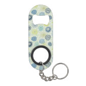 かわいい花が付いているスタイリッシュな花パターン キーホルダー栓抜き (裏面)