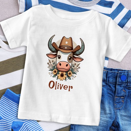 かわいい花の牛がカウボーイの帽子をかぶっている ベビーTシャツ