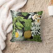 かわいい花の飾りで目を引く クッション (ブランケット)