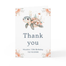 かわいい花飾りのカメの誕生日パーティー