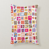 かわいい花、鳥、ハートはパターンを平方します アクセントクッション (正面(垂直))