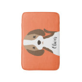 かわいい茶色と白い犬のポートレート バスマット (正面縦)