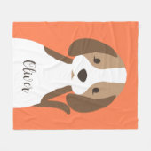 かわいい茶色と白い犬のポートレート フリースブランケット (正面(横))