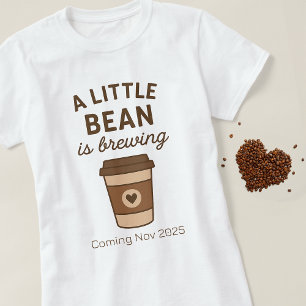かわいい茶色のコーヒー「小豆が醸造している」白 Tシャツ