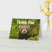 かわいい茶色のフェレットの芝生ありがとう カード (黄色い花)