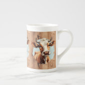 かわいい茶色の牛の愛好家の国 ボーンチャイナマグカップ (右)