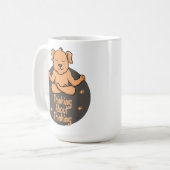 かわいい茶色の犬はヨガのポーズと考えるの コーヒーマグカップ (正面左)