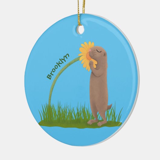 かわいい草原の犬が花漫画を嗅ぐ セラミックオーナメント (左)