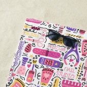 かわいい落書きのマニキュアパターン ビーチタオル (インサイチュ)