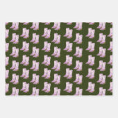 かわいい薄紫女性のカーボーイブーツダークグリーンクリスマス ラッピングペーパーシート (正面)