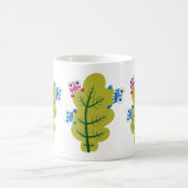 かわいい虫は緑の葉を食べます コーヒーマグカップ (中央)