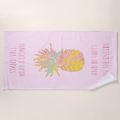かわいい虹及び金ゴールドのパイナップルはパイナップルです ビーチタオル (正面)