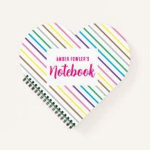 かわいい虹色のストライプの白いハート型