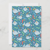 かわいい虹色のナルワール海と名前の1歳の誕生日 招待状 (裏面)